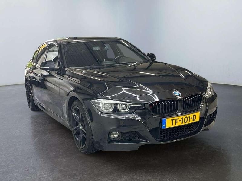 Zwart Gebruikt 2018 BMW 330e Executive Sedan | € 18.945 (Goede deal) - Afbeelding 1/4