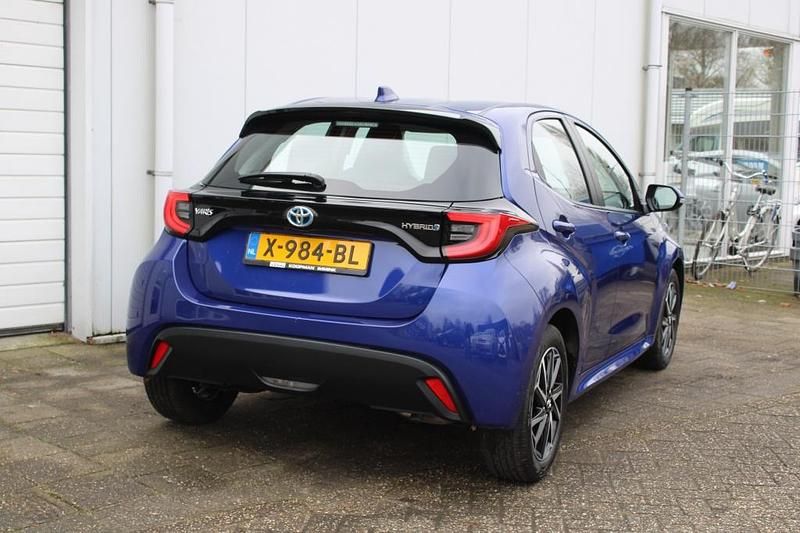 Occasion Toyota Yaris Hybrid 92 PK (67 kW) 2023 Blauw (metallic) Hatchback