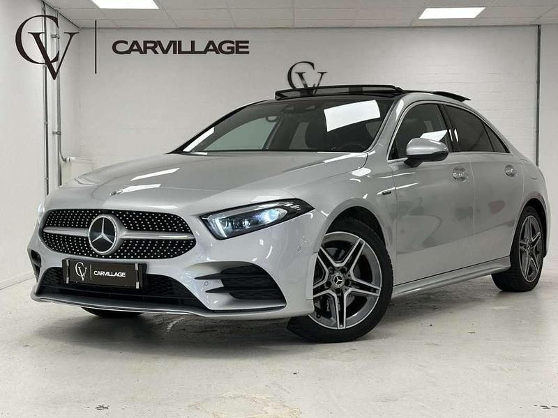 Zilver, metallic lak Gebruikt 2020 Mercedes A250 Premium Plus Sedan | € 29.945 (Eerlijke prijs) - Afbeelding 1/4