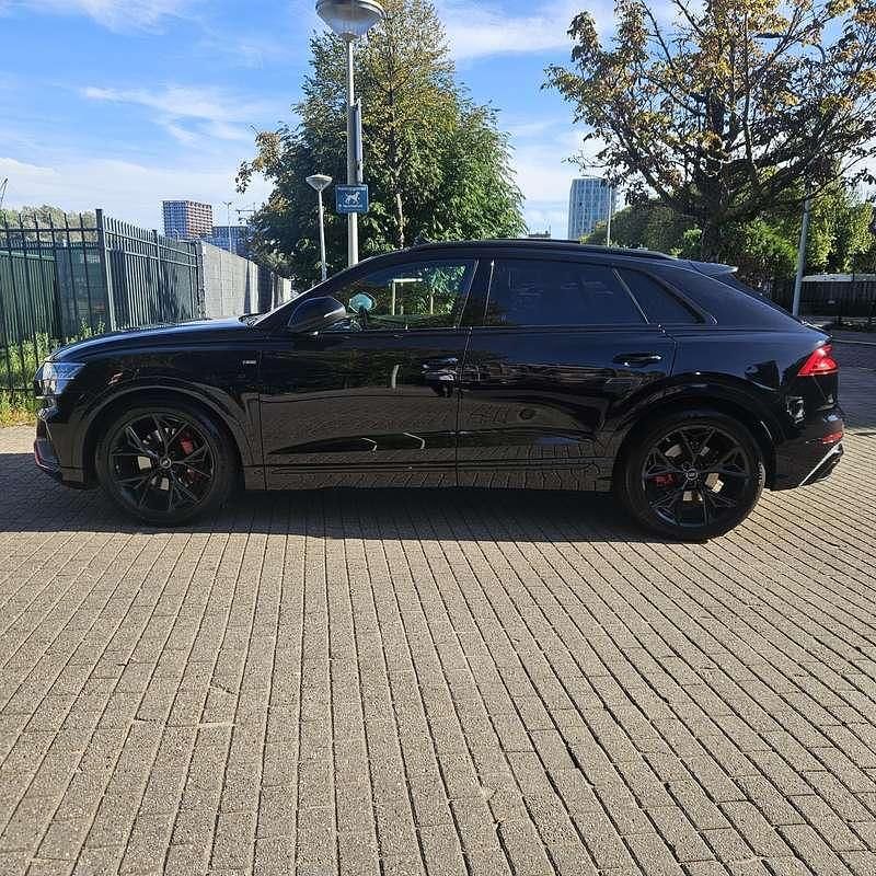 Gebruikt 2019 Audi Q8 S-Line SUV | € 59.990 (Iets duurder) - Afbeelding 1/4