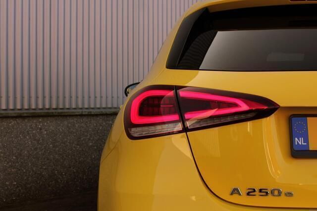 Occasion Mercedes A250 AMG line 235 PK (172 kW) 2021 Geel Hatchback