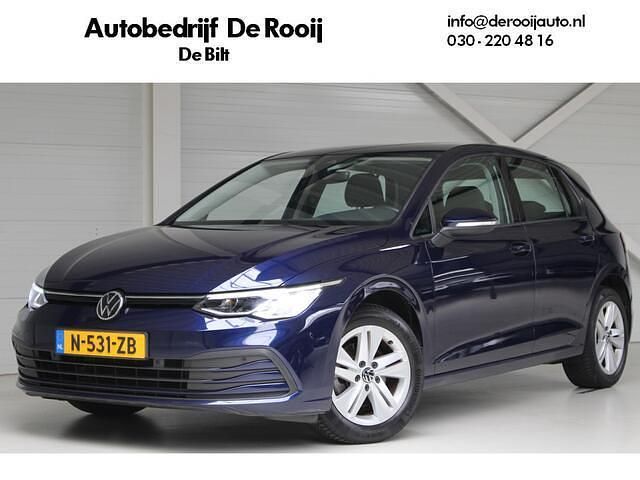 Blauw Gebruikt 2021 VW Golf VIII Life Hatchback | € 19.950 (Goede deal) - Afbeelding 1/4