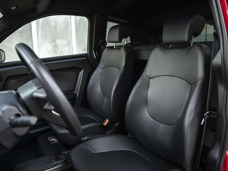 Nieuw Ligier Myli 2025 Rood Hatchback