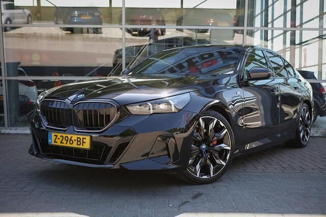 Zwart Gebruikt 2024 BMW 530e M Sport Sedan | € 59.950 - Afbeelding 1/4
