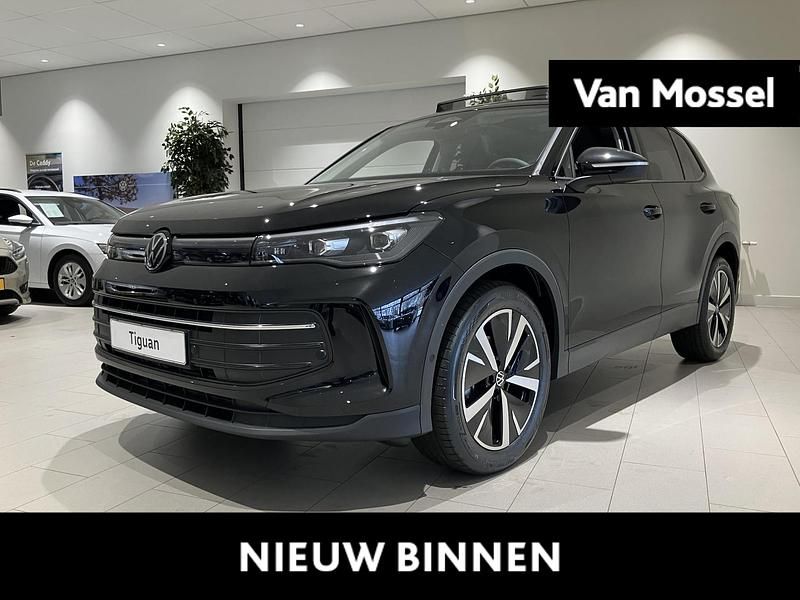 Zwart Nieuw 2025 VW Tiguan Edition SUV | € 62.400 - Afbeelding 1/4