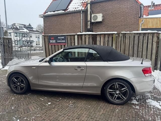 Grijs (metallic) Occasion 2008 BMW 120 Cabriolet Cabriolet | € 4.950 - Afbeelding 1/4