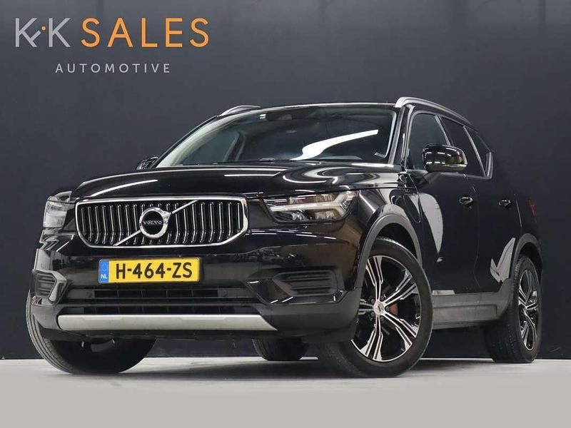 Zwart Gebruikt 2020 Volvo XC40 Inscription SUV | € 23.940 (Eerlijke prijs) - Afbeelding 1/4