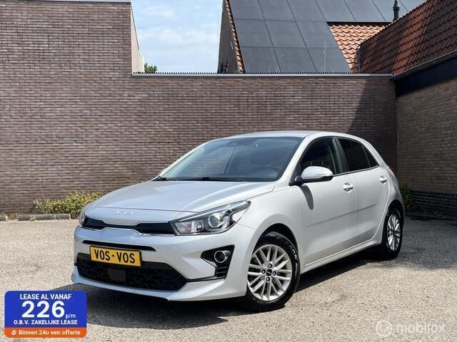 Zilver, metallic lak Gebruikt 2022 Kia Rio Hatchback | € 13.940 (Super prijs) - Afbeelding 1/4
