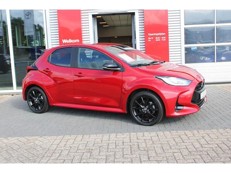 Occasion Toyota Yaris Executive 116 PK (85 kW) 2023 Rood Hatchback