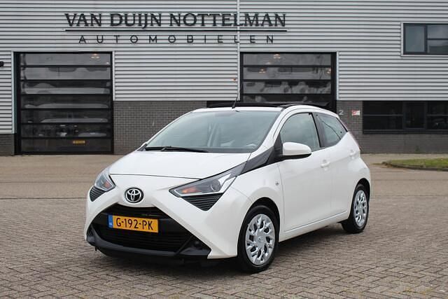 Wit Gebruikt 2019 Toyota Aygo X-play Hatchback | € 12.950 (Eerlijke prijs) - Afbeelding 1/4