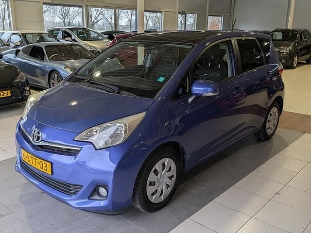 Occasion Toyota Verso-S 101 PK (74 kW) 2011 Blauw MPV
