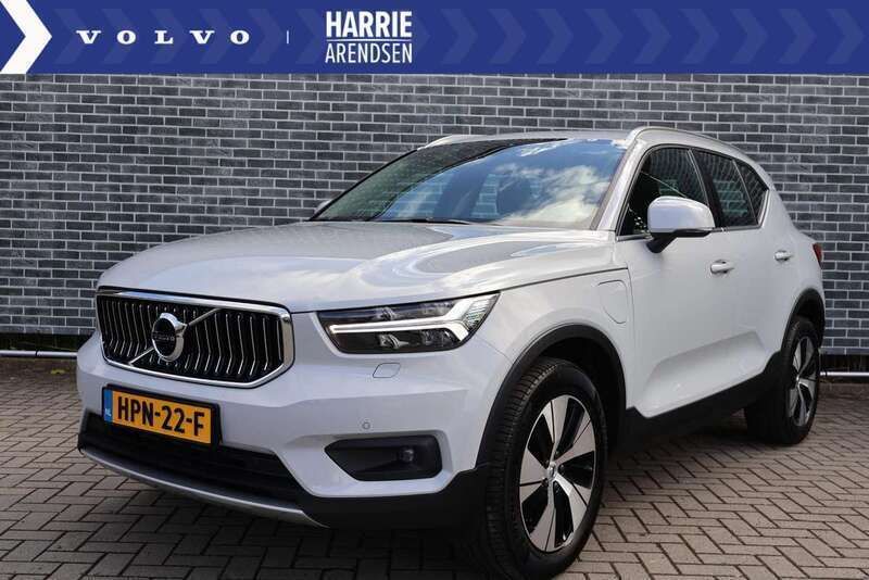 Zilver Gebruikt 2022 Volvo XC40 Inscription SUV | € 34.899 (Eerlijke prijs) - Afbeelding 1/4