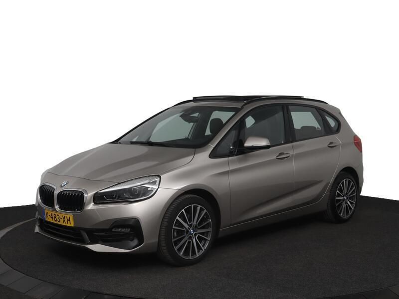 Grijs Gebruikt 2021 BMW 218 Executive Stationwagen | € 27.950 (Iets duurder) - Afbeelding 1/4