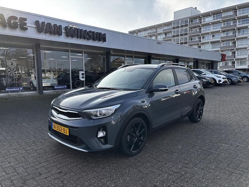 Grijs Occasion 2021 Kia Stonic SUV | € 15.950 (Super prijs) - Afbeelding 1/4