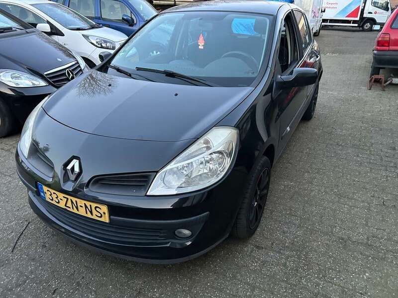 Zwart Gebruikt 2008 Renault Clio II Dynamique Hatchback | € 1.450 (Eerlijke prijs) - Afbeelding 1/4