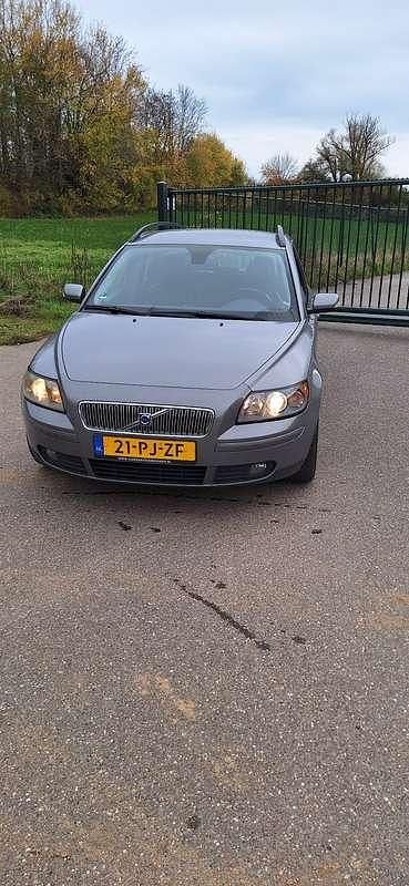 Gebruikt 2004 Volvo V50 Momentum Stationwagen | € 850 (Super prijs) - Afbeelding 1/4