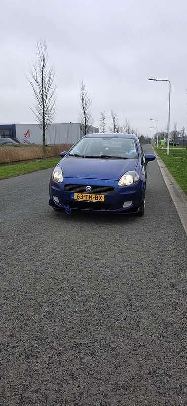 Blauw Occasion 2006 Fiat Punto Sedan | € 1.250 (Eerlijke prijs) - Afbeelding 1/4