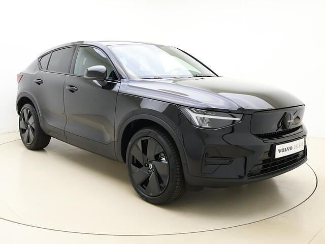 Zwart Nieuw 2025 Volvo EC40 Plus SUV | € 57.385 (Iets duurder) - Afbeelding 1/4
