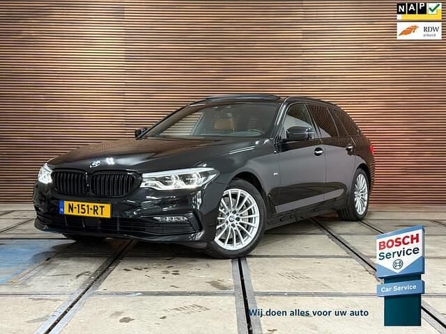Zwart Gebruikt 2017 BMW 530 Executive Stationwagen | € 27.490 (Eerlijke prijs) - Afbeelding 1/4