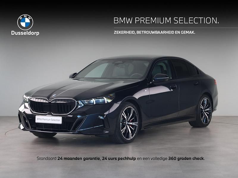 Zwart Gebruikt 2024 BMW 520 Sedan | € 57.950 (Super prijs) - Afbeelding 1/4