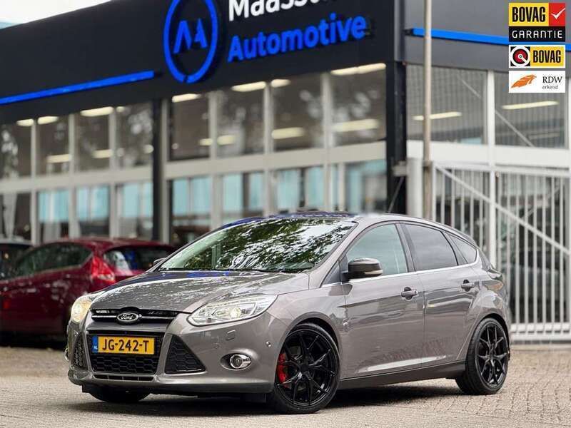 Bruin Gebruikt 2011 Ford Focus Titanium Hatchback | € 6.995 (Eerlijke prijs) - Afbeelding 1/2