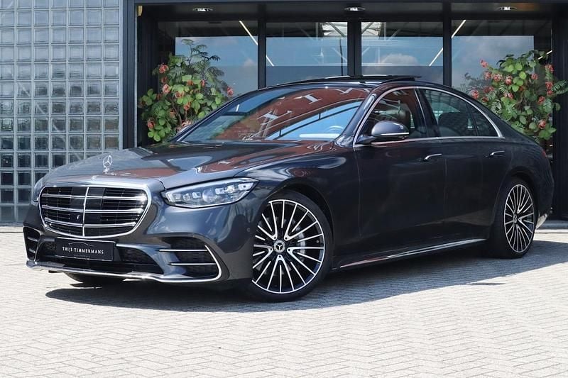 Grijs (metallic) Gebruikt 2021 Mercedes S400 AMG line Sedan | € 94.500 (Duur) - Afbeelding 1/4
