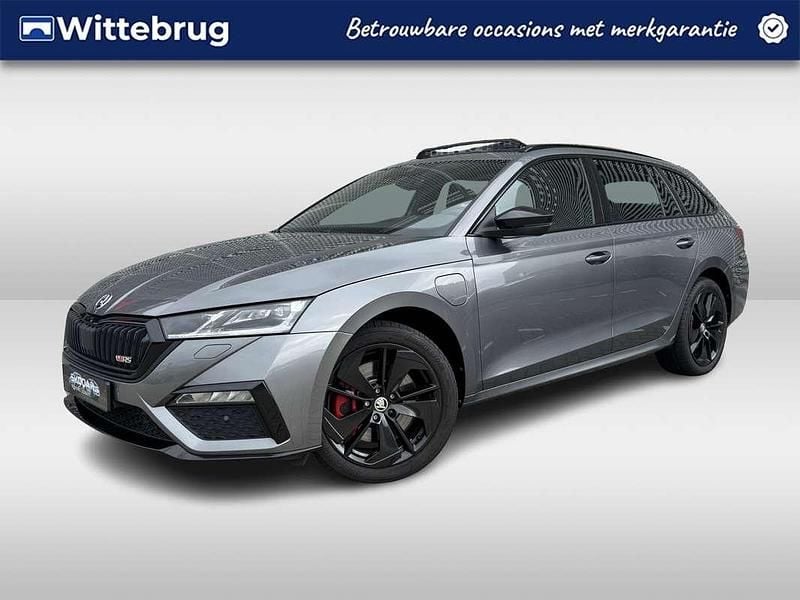 Grijs Occasion 2022 Skoda Octavia RS Stationwagen | € 31.950 (Goede deal) - Afbeelding 1/3
