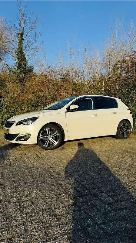 Occasion Peugeot 308 Allure 131 PK (96 kW) 2016 Wit Hatchback