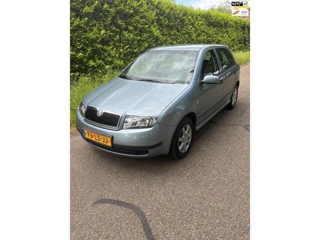 Grijs Gebruikt 2003 Skoda Fabia Hatchback | € 1.699 (Duur) - Afbeelding 1/4