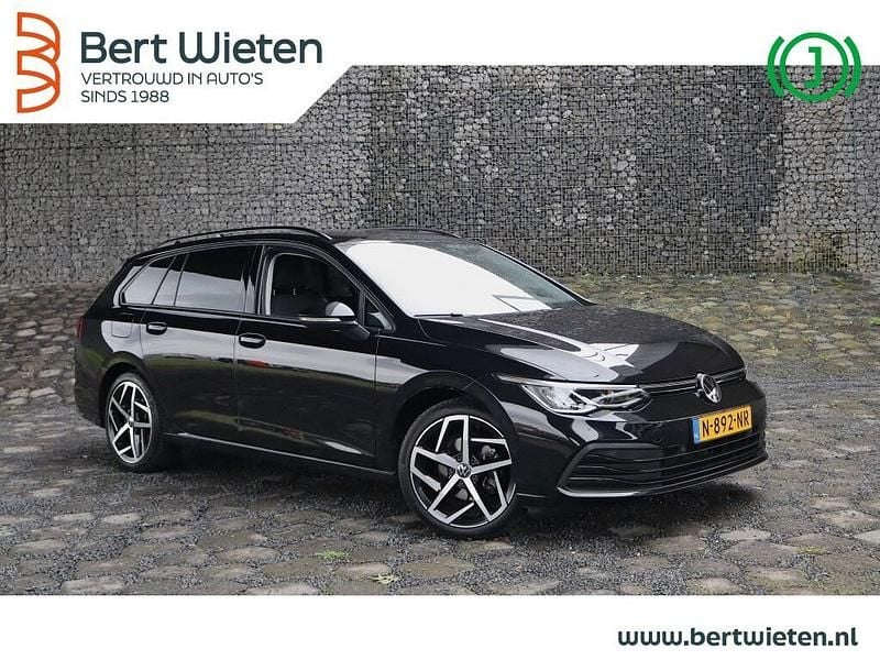 Zwart Gebruikt 2021 VW Golf VIII Style Hatchback | € 20.995 (Eerlijke prijs) - Afbeelding 1/3