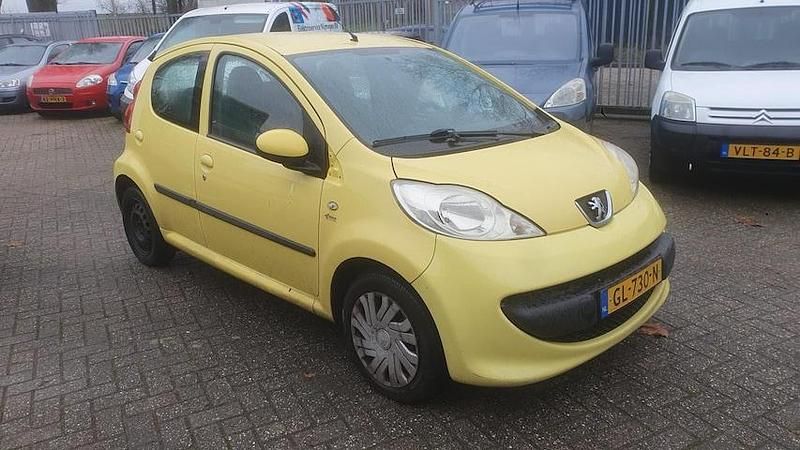 Occasion Peugeot 107 68 PK (50 kW) 2005 Geel Hatchback