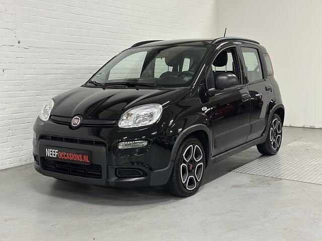 Zwart Gebruikt 2022 Fiat Panda Hatchback | € 10.999 (Goede deal) - Afbeelding 1/4