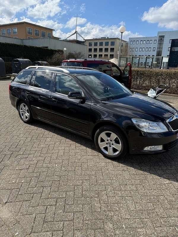 Gebruikt 2009 Skoda Octavia Elegance Stationwagen | € 5.000 (Iets duurder) - Afbeelding 1/4