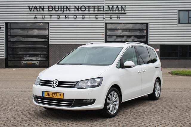 Wit Gebruikt 2013 VW Sharan Highline MPV | € 18.950 (Eerlijke prijs) - Afbeelding 1/4