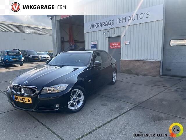 Zwart Gebruikt 2010 BMW 318 M Sport Sedan | € 6.950 (Eerlijke prijs) - Afbeelding 1/4