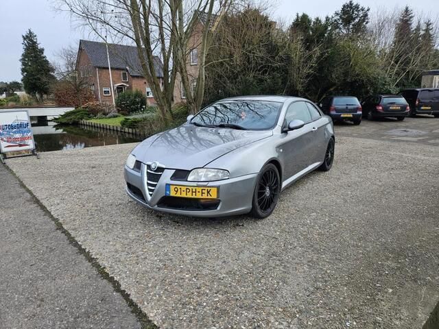 Grijs Gebruikt 2004 Alfa Romeo GT Distinctive Coupé | € 2.250 (Iets duurder) - Afbeelding 1/4
