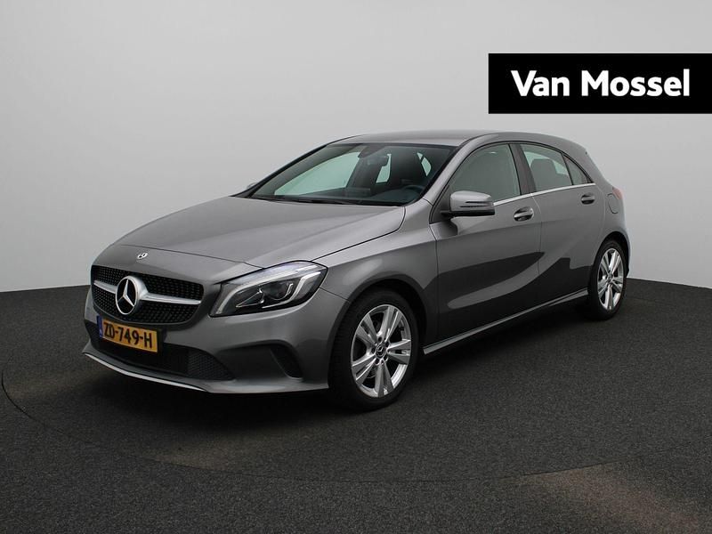 Grijs Occasion 2018 Mercedes A180 Business Hatchback | € 17.400 (Super prijs) - Afbeelding 1/4