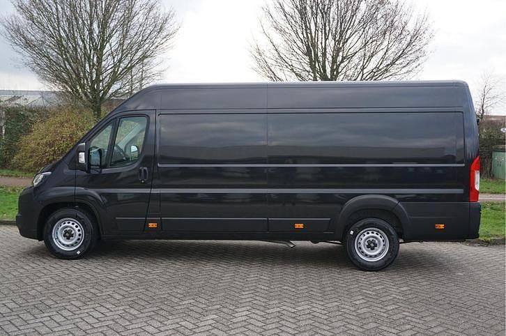 Zwart Occasion 2024 Fiat Ducato Van | € 36.850 (Eerlijke prijs) - Afbeelding 1/2
