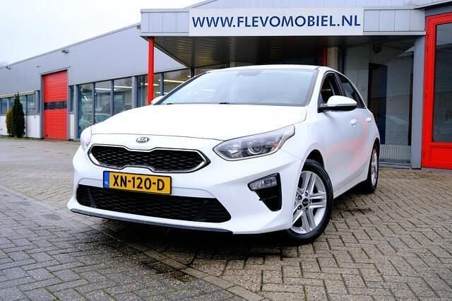 Wit Occasion 2019 Kia Ceed Hatchback | € 10.750 (Goede deal) - Afbeelding 1/4