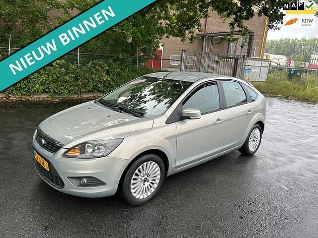 Bruin, metallic lak Gebruikt 2010 Ford Focus Limited Hatchback | € 2.499 (Goede deal) - Afbeelding 1/3