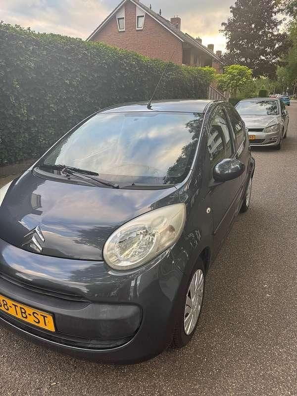 Grijs Gebruikt 2006 Citroën C1 Hatchback | € 1.990 (Eerlijke prijs) - Afbeelding 1/4