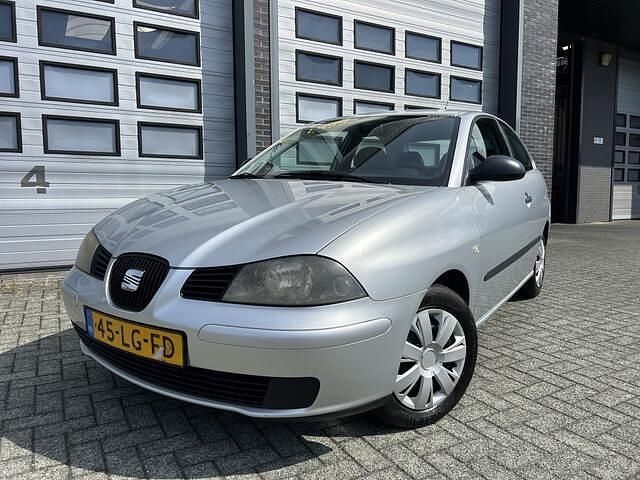 Grijs Gebruikt 2002 Seat Ibiza Stella Hatchback | € 1.399 (Eerlijke prijs) - Afbeelding 1/4