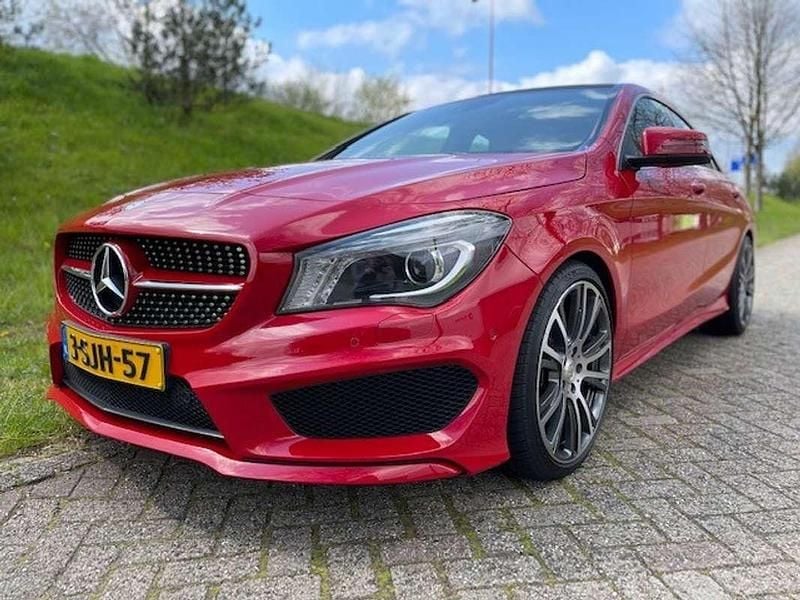 Rood Occasion 2013 Mercedes CLA220 Ambition Sedan | € 18.250 (Goede deal) - Afbeelding 1/4