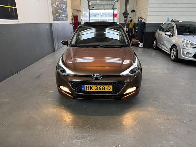 Occasion Hyundai i20 101 PK (74 kW) 2015 Bruin (metallic) Hatchback