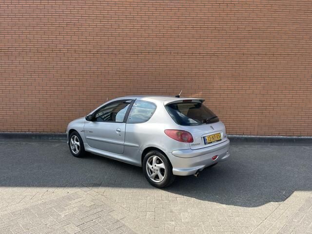 Occasion Peugeot 206 88 PK (64 kW) 2004 Grijs Hatchback