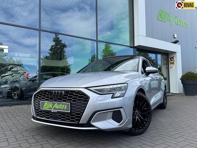 Grijs Gebruikt 2021 Audi A3 Advanced Sedan | € 29.995 (Iets duurder) - Afbeelding 1/4