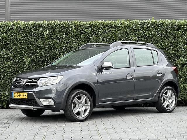 Grijs Gebruikt 2019 Dacia Sandero Stepway Hatchback | € 8.950 (Goede deal) - Afbeelding 1/4