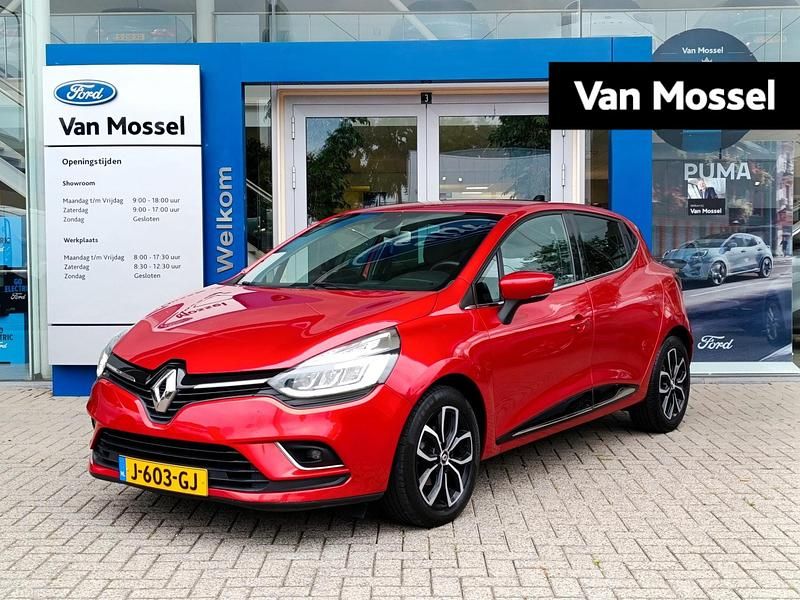 Rood Occasion 2019 Renault Clio IV Intens Hatchback | € 9.940 (Eerlijke prijs) - Afbeelding 1/4
