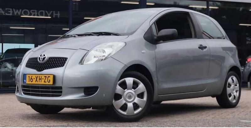 Occasion Toyota Yaris Terra 69 PK (50 kW) 2007 Zilver Hatchback
