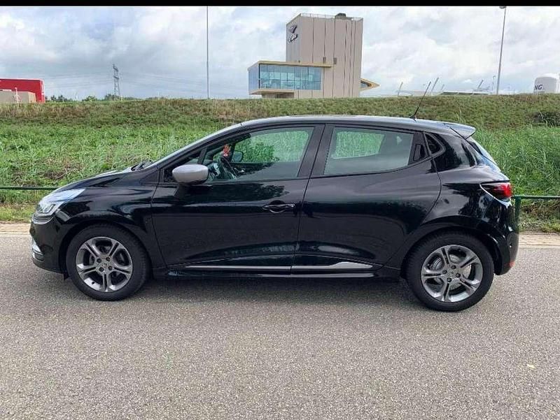 Zwart Occasion 2017 Renault Clio IV Intens Hatchback | € 10.500 (Eerlijke prijs) - Afbeelding 1/3